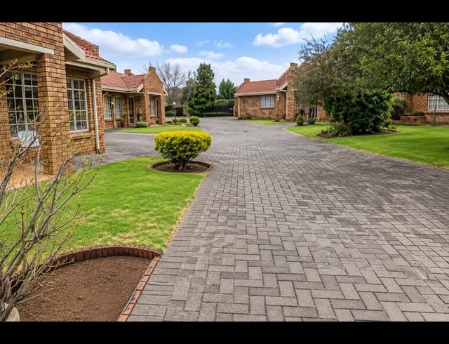 1 BEDROOM TOWNHOUSE FOR SALE IN THREE RIVERS